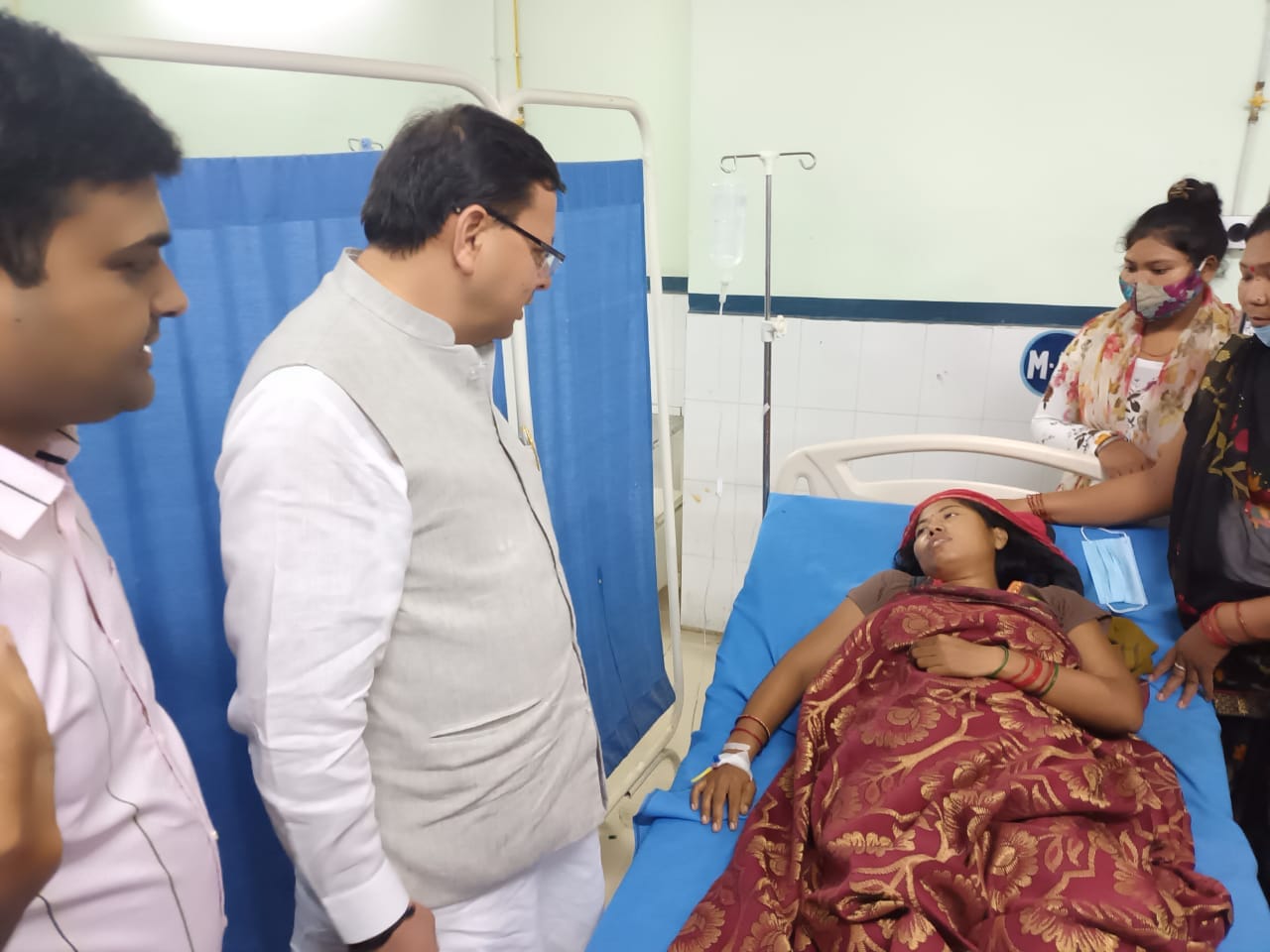 मुख्यमंत्री ने बिजली गिरने से घायल हुई महिलाओं का जाना हाल