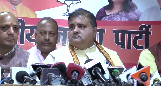 बीजेपी के प्रदेश अध्यक्ष महेंद्र भट्ट बीजेपी के प्रदेश अध्यक्ष महेंद्र भट्ट