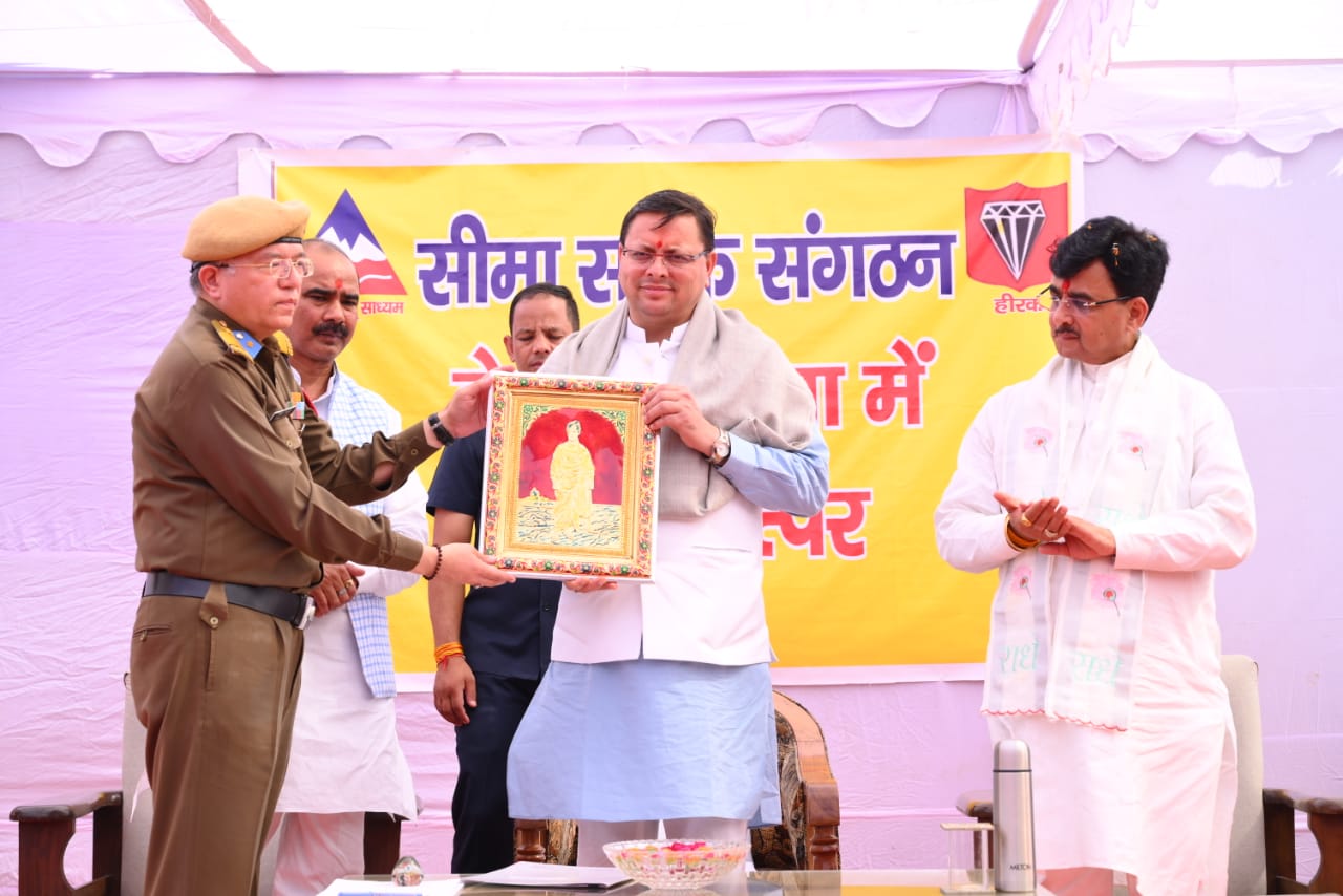 सीएम ने वीर जवानों एवं अधिकारियों के साथ मुलाकात कर उनका कुशल क्षेम जाना