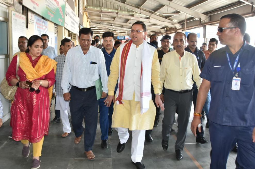 सीएम ने किया ISBT का औचक निरीक्षण