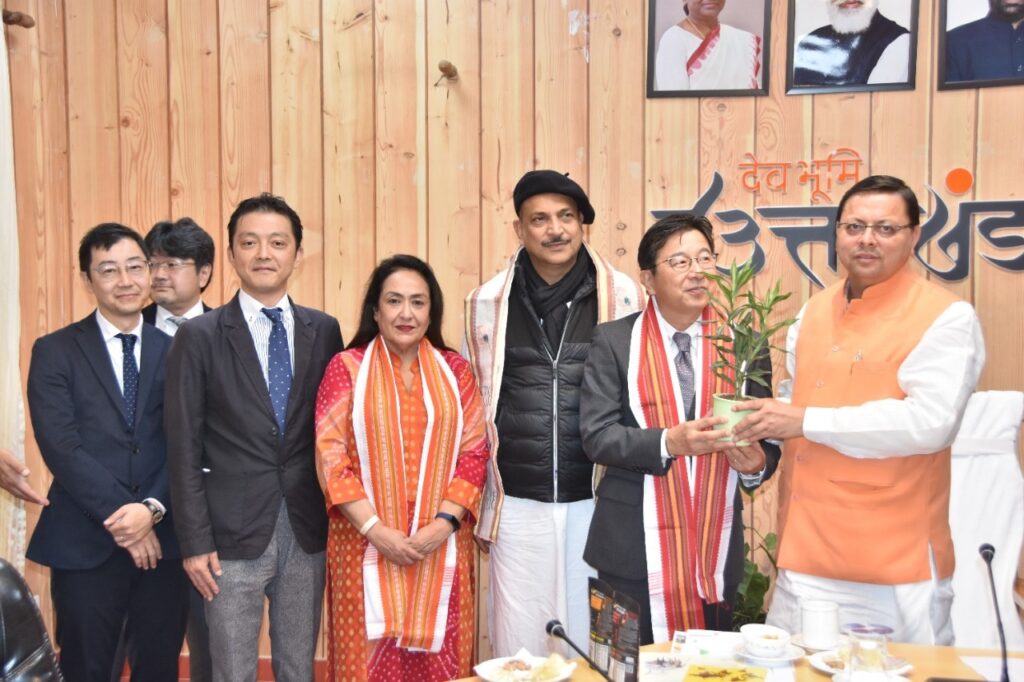 जापानी दूतावास से भेंट करते हुए सीएम