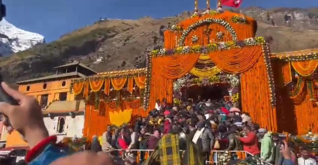 सेना की मधुर बैंड धुनों पर बद्रीनाथ धाम के कपाट हुए बंद