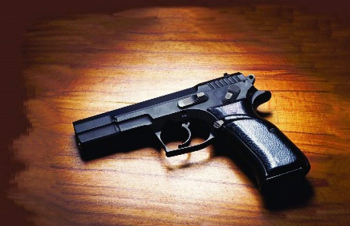 पुलिस ने घटनास्थल से पिस्टल की बरामद