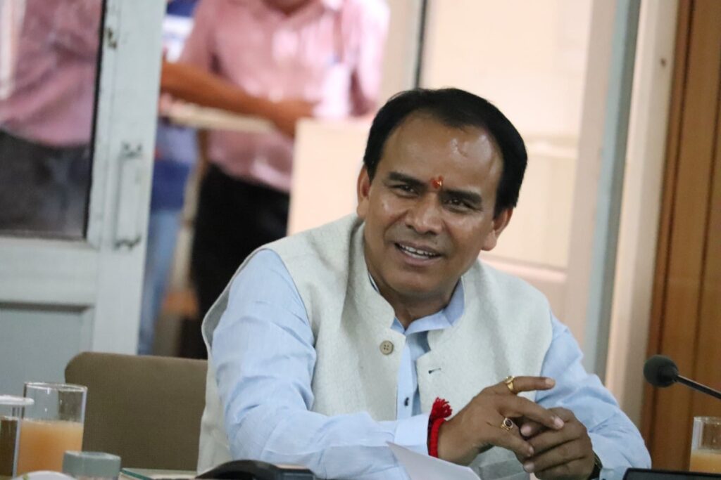 विद्यालयी शिक्षा मंत्री डॉ. धन सिंह रावत