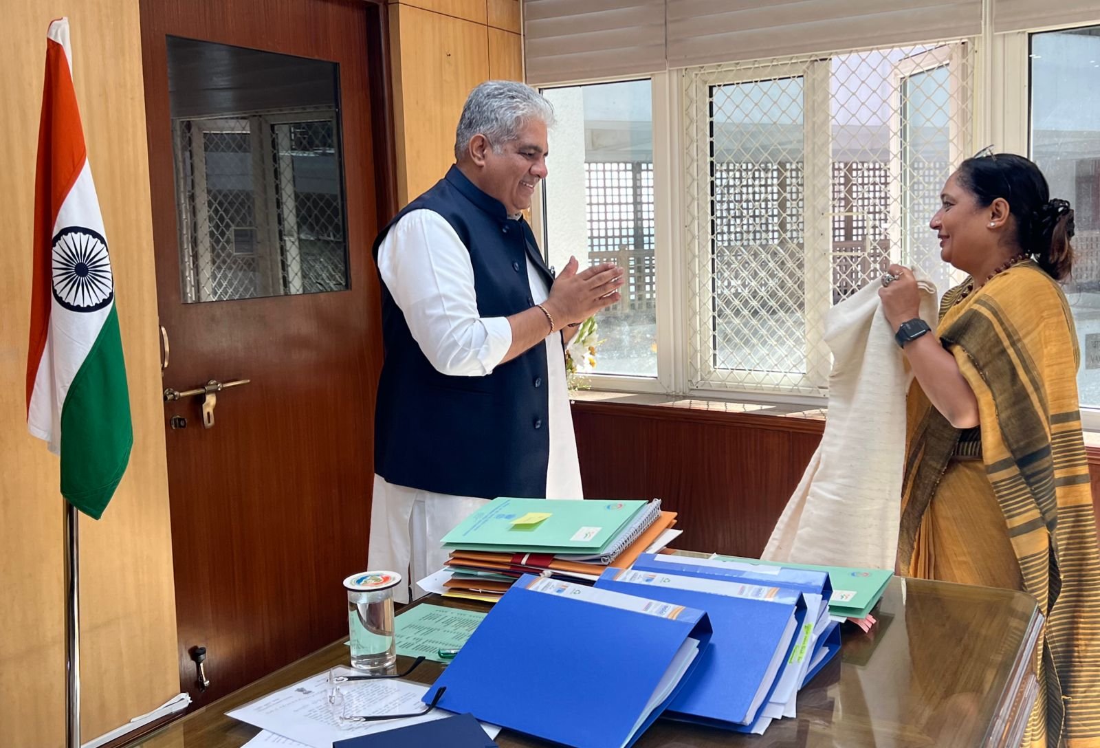 जलवायु परिवर्तन मंत्री भूपेंद्र यादव से विधानसभा अध्यक्ष ने की भेंट