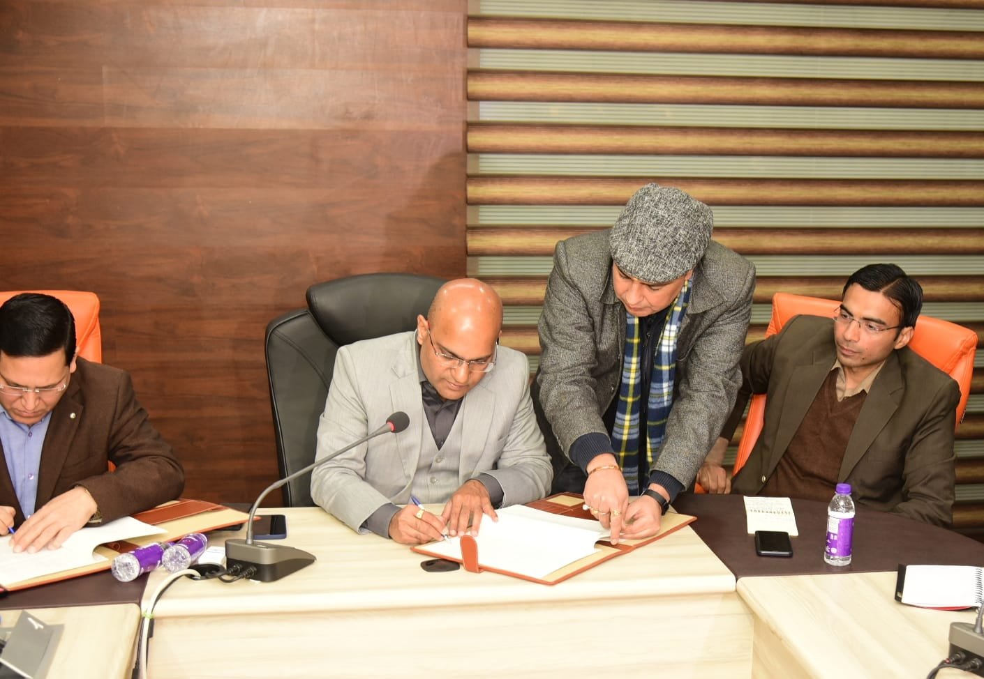 सचिव आपदा प्रबन्धन तथा मौसम विज्ञान केन्द्र के निदेशक ने एमओयू पर किए हस्ताक्षर