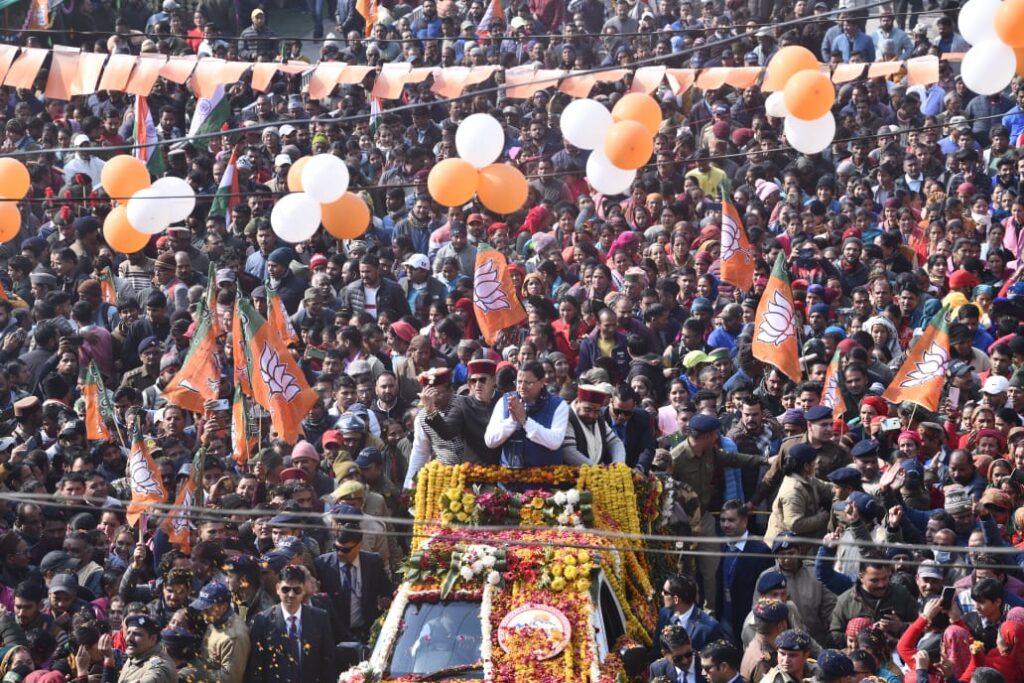 मुख्यमंत्री के रोड शो में सड़कों पर उतरा जनसैलाब ,