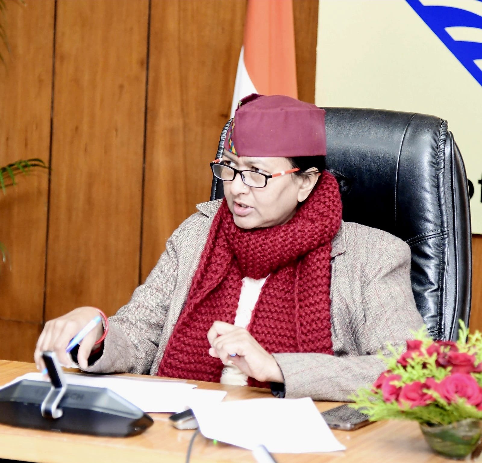 अपर मुख्य सचिव चंपावत विधानसभा क्षेत्र हेतु मुख्यमंत्री द्वारा की गई घोषणाओं की प्रगति की समीक्षा करती हुई
