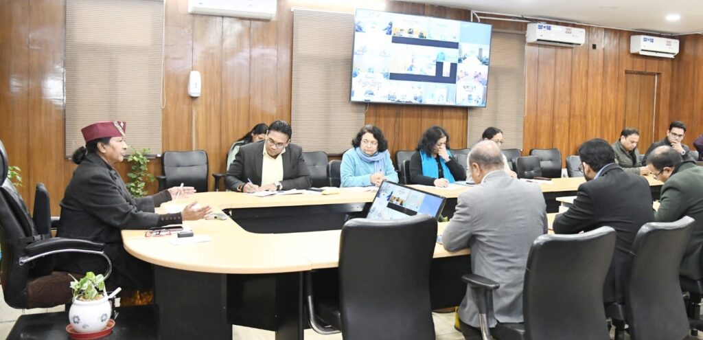 नवनियुक्त मुख्य सचिव की पहली बैठक 